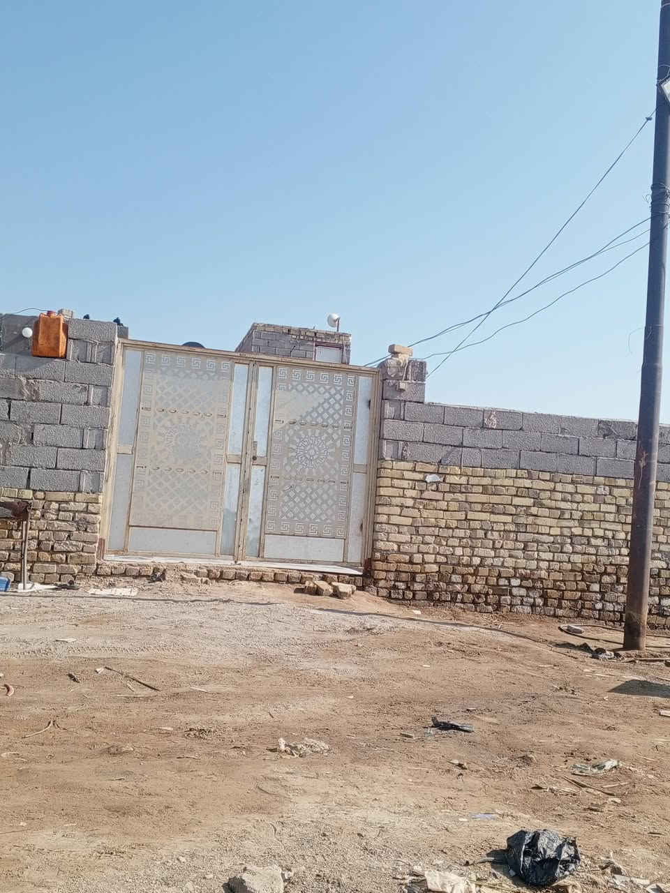 بيت زراعي للبيع مساحه 200 استقبال 9×4
صاله 8×4
مطبخ 5×4.                 مكان نهاية شارع زمن طاهر 
صاله زغيره 4×4
غرفتين 6×4
 الاستفسار اتصل *********** بي واتساب 
 ***********
