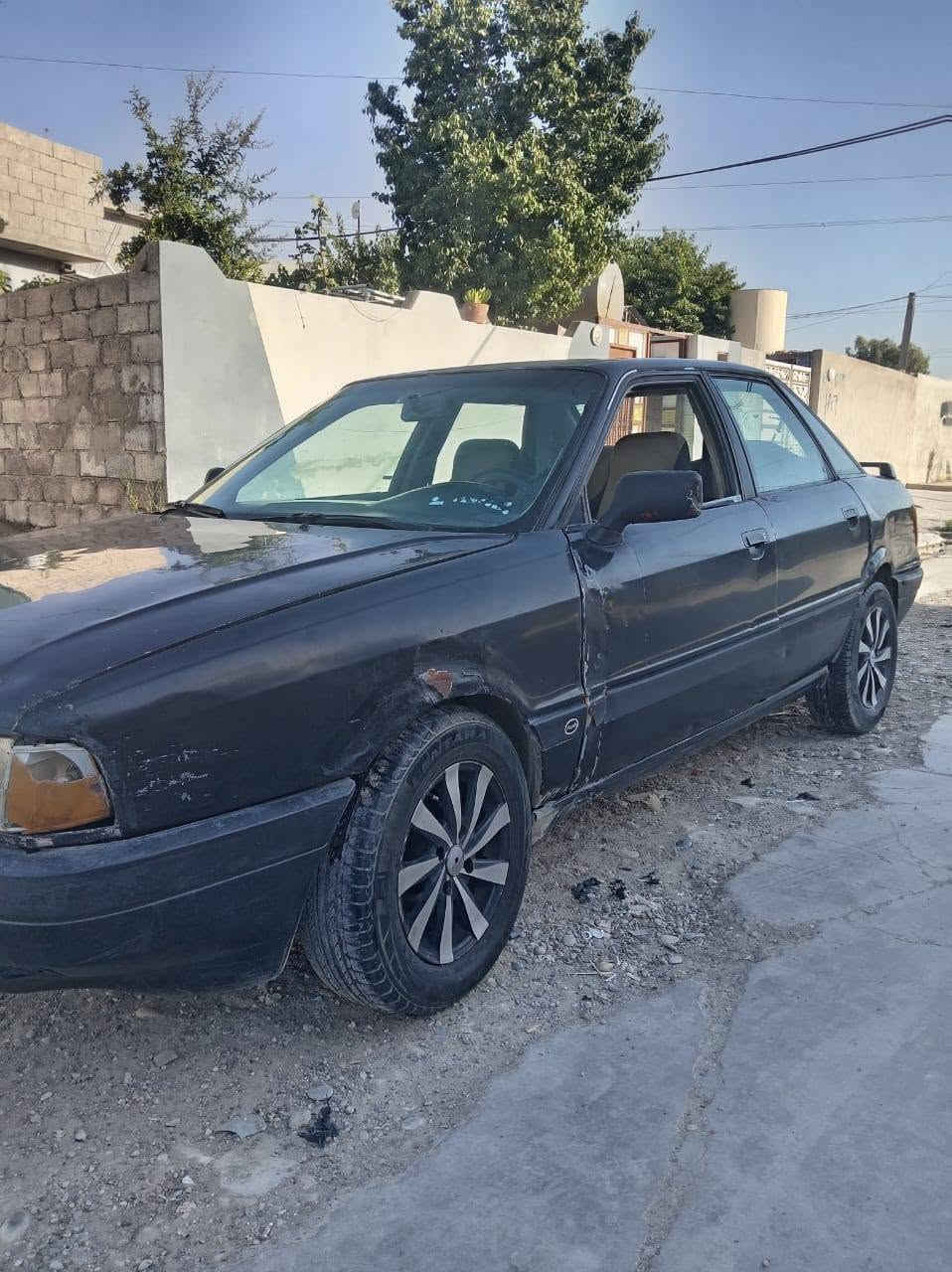 السلام عليكم اودي موديل 90 رقم الماني سنويه الئ 27 شرط وكاله وتحويل محرك كير شرط طخم نص عمر تواير زينات وايرامنيه شغاله السعر 24 وبيه مجال الرقم *********** العنوان الهرمات قرب المستوصف مكلف بلنشر
