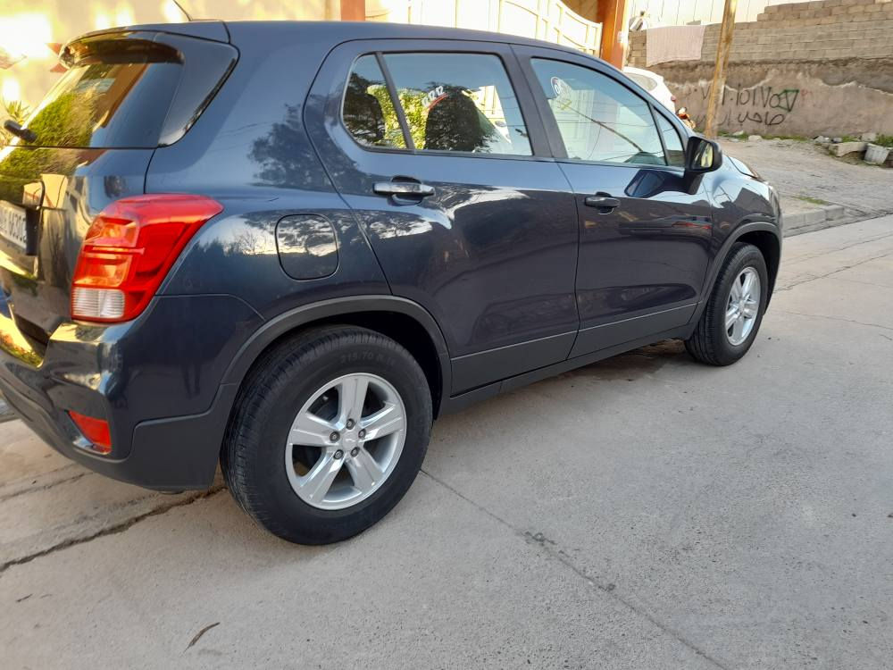 شوفرليت تراكس للبيع
موديل ٢٠١٩
محرك ١٤ تيربو 
مواصفات 
كير اوتوماتيك 
جامات كهربائي 
مرايا كهربائي 
شاشة وكاميرا 
تحكم استيرن 
كشن هيتر
تخم تايرات جديد
صدر أمامي وخلفي جديد

بي صبغ جاملغ أمامي سايق+باب سايق 
وربع بونيت 
بدون دواخل

كوبون بنزين بي 
سعر سعر  ٩٤
بي مجال 
مكان كركوك 
***********
*********** كركوك, العراق
