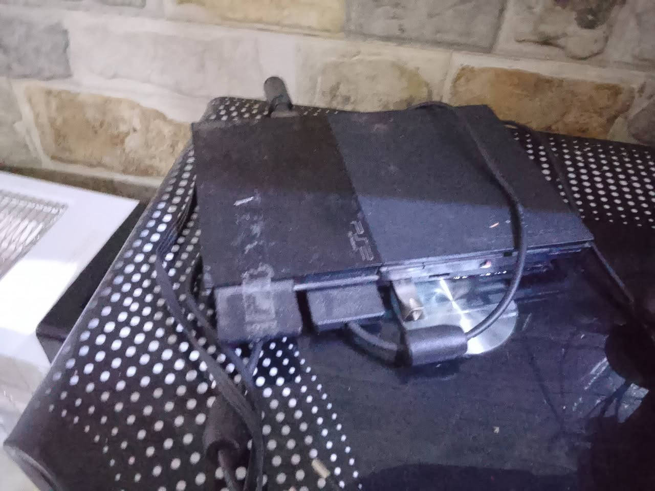 بلي ستيشن 2 للبيع شغال نضيف وياه جوستك عدد 2 وياه كومة العاب السعر على الخاص للاتصال  الرقم ***********
