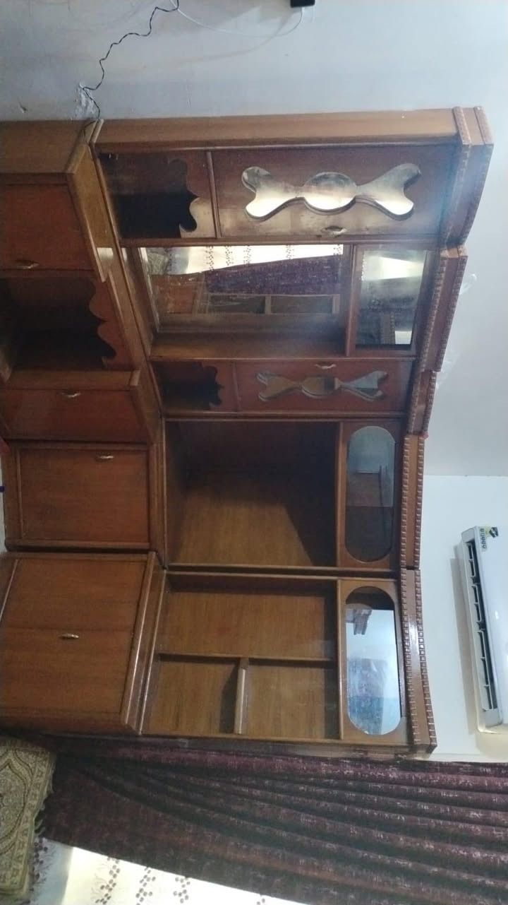 للبيع غرفه مسرح حطاطه سته ابواب
المكان فلوجه 

للتواصل علا الرقم***********
