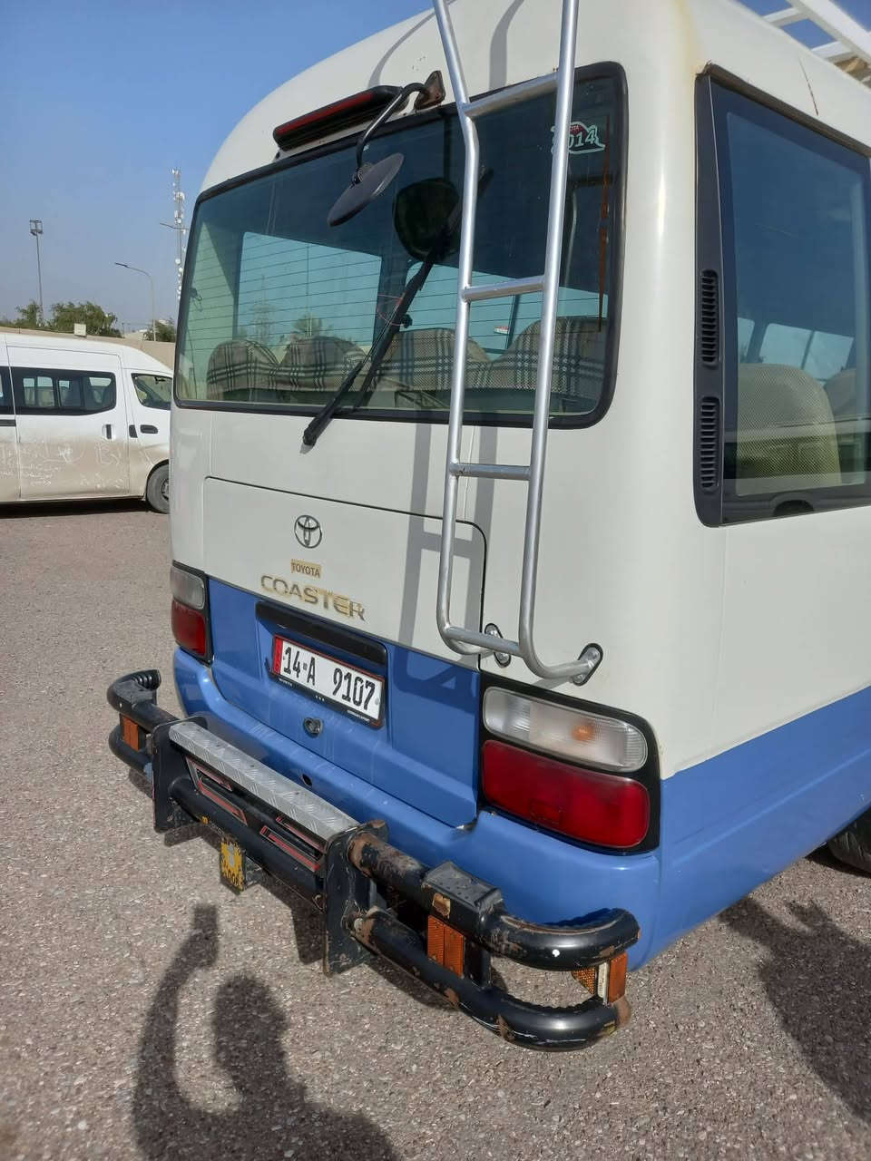 سلام عليكم كوستر للبيع 2002 اكسل حلو  صدر أمامي خلفي جديد تبريد محور  ويل ناصي  17 ونص  اربع تايرات اخو الجديد  السعر ١٧٠ بيها مجال السيارة  مكان بغداد الشعب  ***********
