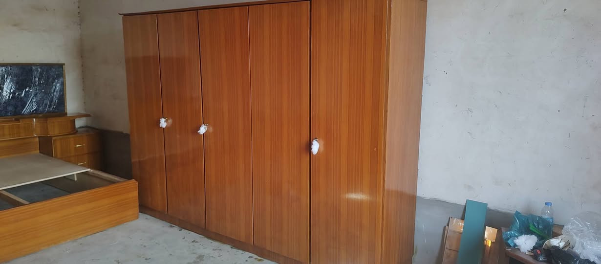 سلام عليكم غرفه نوم صاج فصال تركي وخشب صاج ثقيل الغرفه نضيفه سعر550الف وبيها مجال***********
