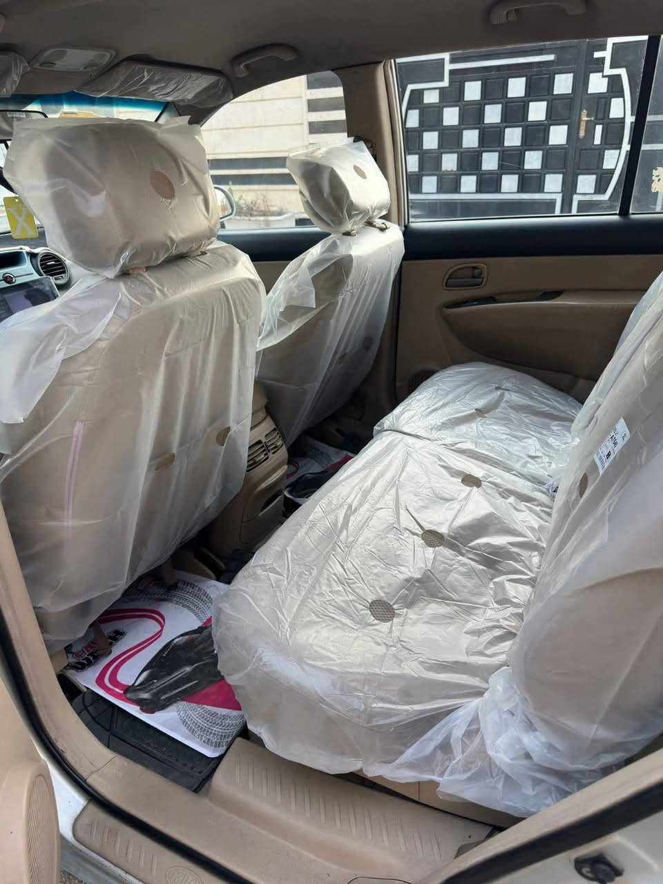 سلام عليكم كيا كارينز ٧ راكب موديل 2008 وارد خليجي يعني مابيه ضربه فقط مصبوغه حزام اثر جراد وللجماليه رقم بغداد محرك 2000 دوش بدايت تنقيص والباقي كله مكفول تبريد قطعتين شاشه تاب 95 وبيه مجال *********** مكان السياره بغداد الحريه
