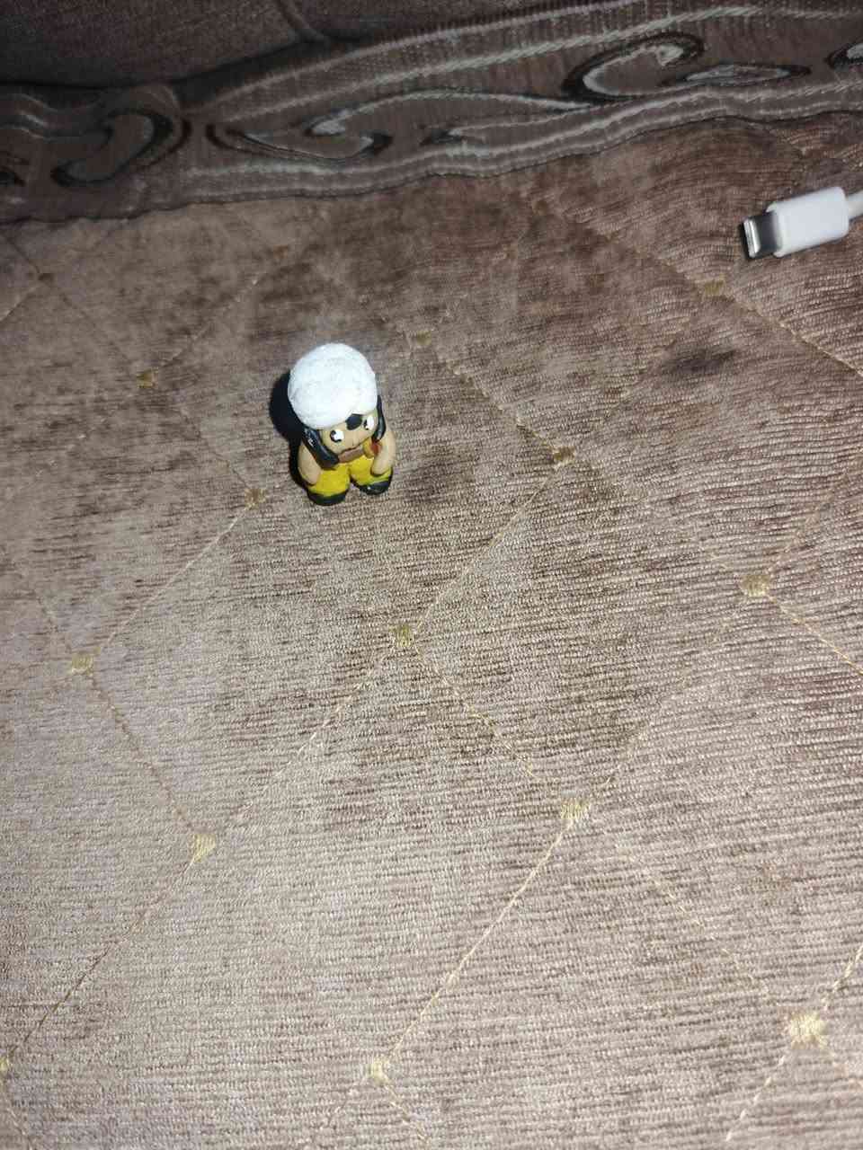 السلام عليكم مجسم سندباد صغير جدا مثل ما واضح عمل يدوي الصنع 
مادة الصنع صلصال بوليمر حراري 
التفاصيل صغيره جدا وبيها عيوب جانبية بسبب صغر حجمه
اليريده يتفضل خاص ويدلل 
يتوفر توصيل كافة المحافظات


**إذا كنت صاحب هذا الإعلان وتريد حذفه لأي سبب، رجاءا أرسل رسالة إلى الدعم الفني**