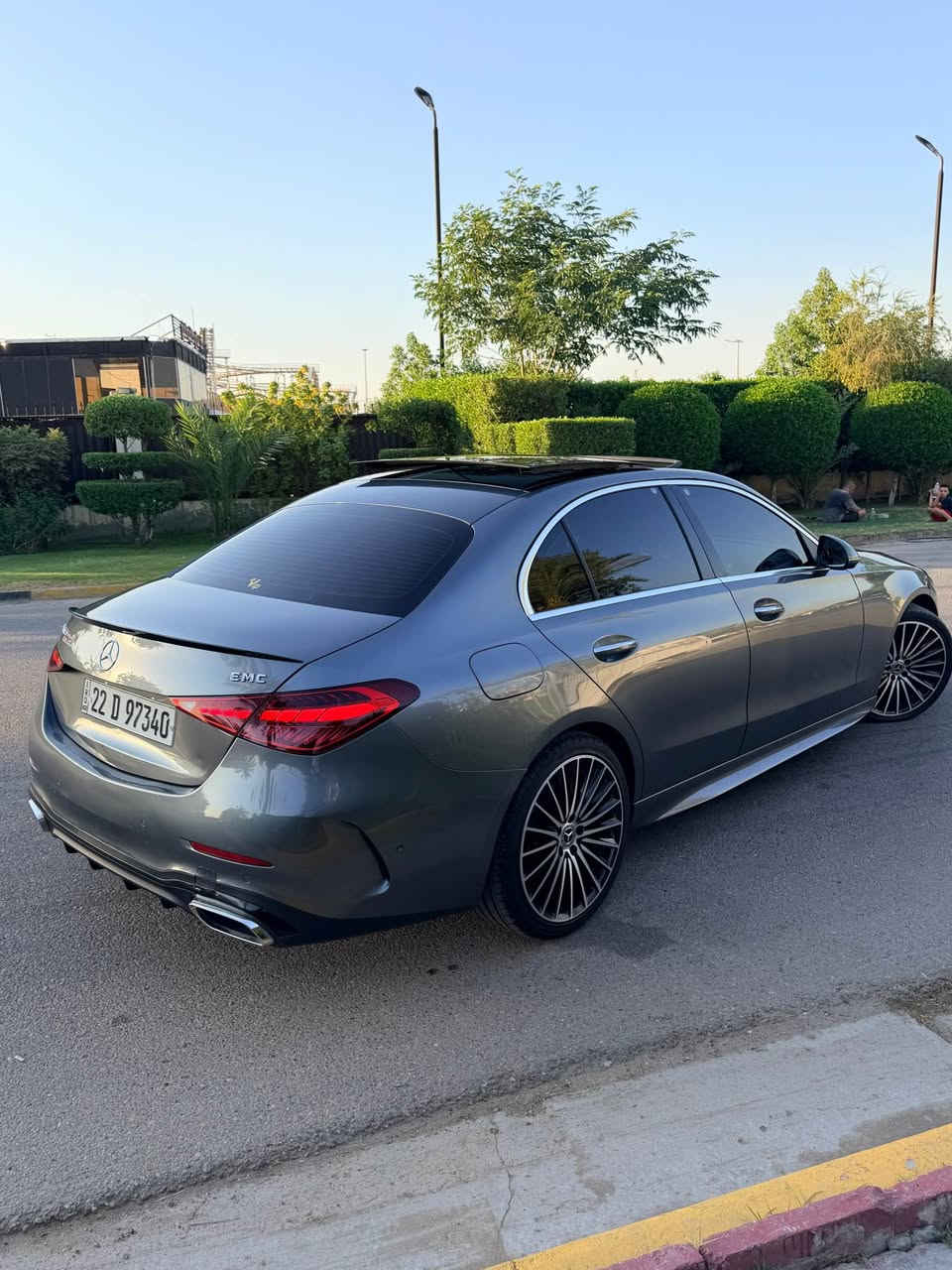 مرسيدس C200 
وارد خليجي الموديل: 2022
Amg. كت كامل بلادي مالته 
 • المواصفات:
 • فتحة سقف بانوراما 
 • خمس كاميرات
 • رادارات محيطيه
 •فورماتيك
 • دشبول خشي صاج
 • داخل اس كلاس 
 • مقاعد amg جي كلاس
 • ماشية:50 الف 
 • محرك 4 سلندر تيربو – اقتصادي وقوي
 • بصمة أبواب
 • تسخين كراسي أمامية
 • شحن وايرلس 
 • انطمة قيادة (eco,comfort,sport,sport+,individual)
 • نظام حفظ وضعيات الكراسي (Memory Seats)
 • كراسي كهرباء
 • مرايات كهربائية تطوي
 • رادار بالمري
 • ستيرن تدفئة
 • تحكم ستيرن وقيادة ذاتية
 • شاشة كبيرة ايباد 
 • نظام ملاحة (Navigation)
‏ • Apple CarPlay & Android Auto
 • نظام صوتي Burmester
 • إنارة داخلية ملونة (Ambient Lighting)
 • نظام مراقبة النقطة العمياء
 • رادار أمامي – تنبيه تصادم
 • نظام تتبع المسار / تنبيه الخروج من المسار
 • كاميرات 360 درجة + حساسات أمامية وخلفية
 • كشافات LED أصلية
 • تبديل ناعم – كير قوي
 • السيارة نظيفة كلش
حادث صبغ جاملغ وربع الباب ودعامية خلفية
مكان بغداد منصور 
السعر 320$
رقم الهاتف *********** بغداد, العراق
