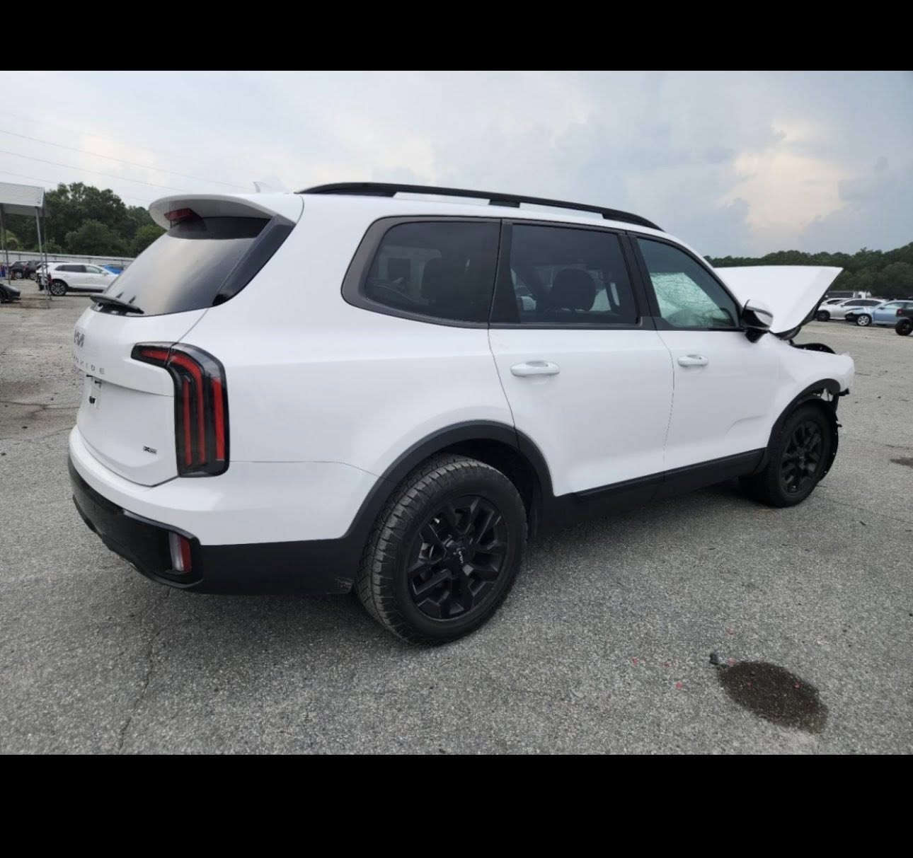 السلام عليكم للبيع كيا تلورايد 2024 
فئة ال SX داخل زيتوني
 حادث بنيد وربع جاملغ بدون دواخل 
السياره موجوده بعمان بلحره 
تدخل كتاب شهداء او حره 
السعر 185 بدون تصليح 
للاستفسار *********** 
مكان شركتنا بابل المسيب
