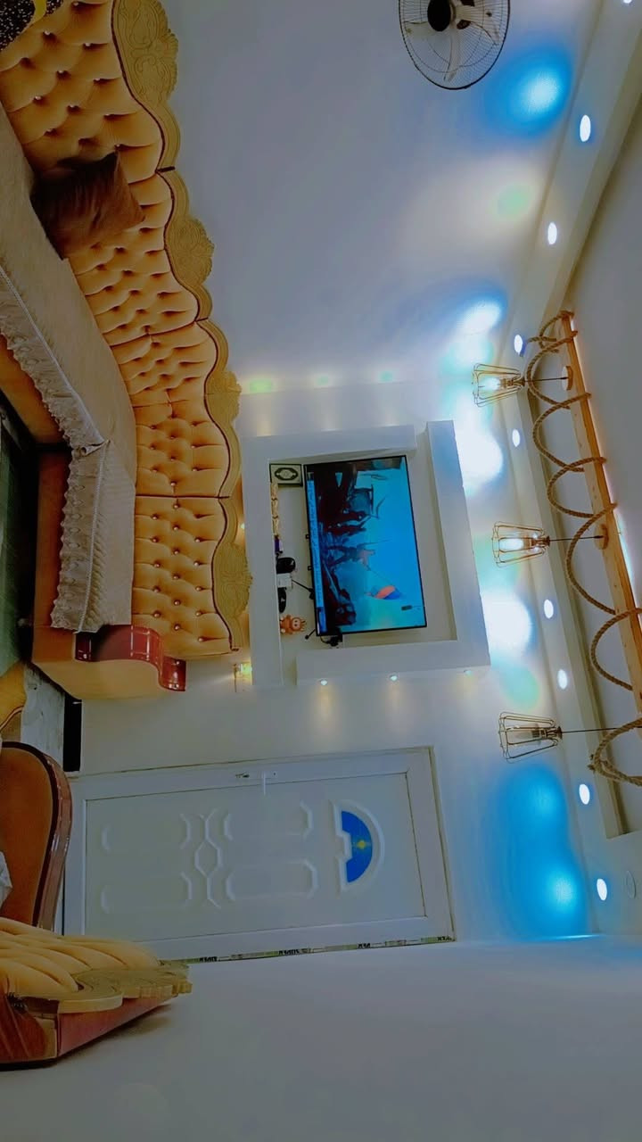 مشتمل 75متر طابقين الطابق الثاني درج خارجي داخل البيت 3غرف نوم استقبال ومطبخ  حمام جوه وحمام طابق الثاني وصحيات خارجيه وداخليه مثنى خلف الشهداء قرب مدرسة الشهيد واثق تفاصيل اتصل ***********
