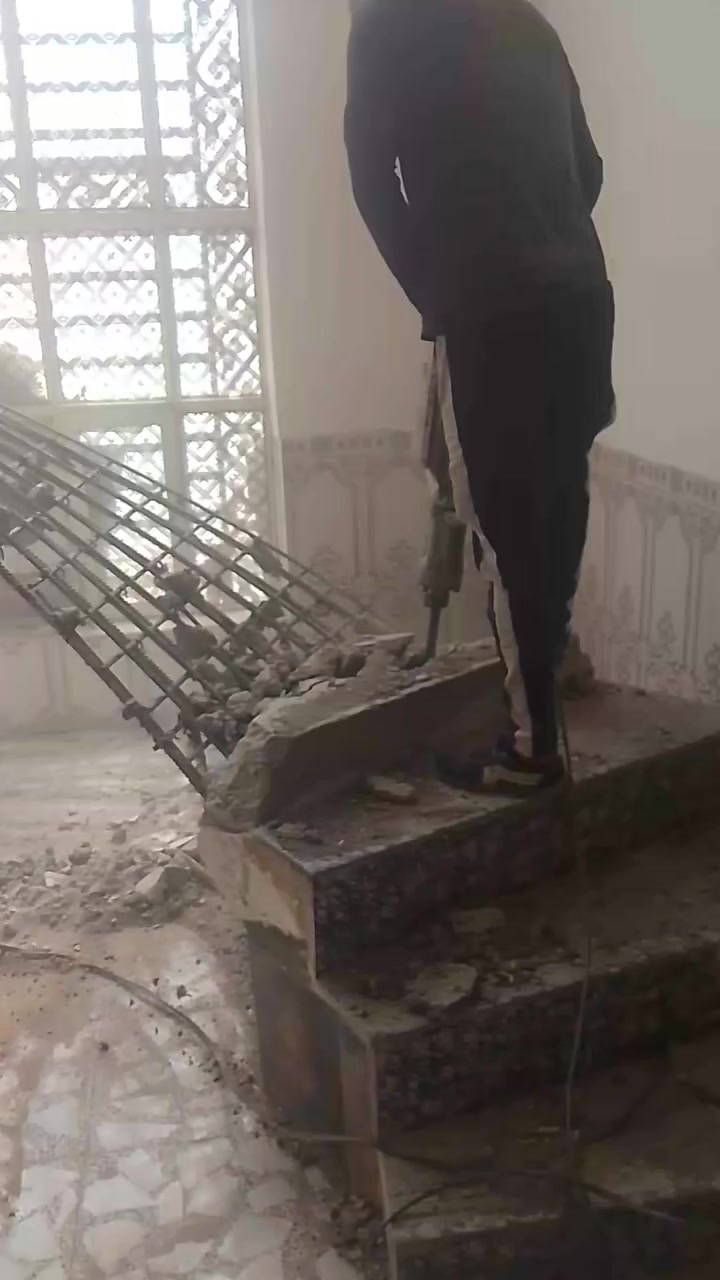 السلام عليكم عمال موجودين الكافه تصعيد المواد وبشعر مناسب ‏‪0780 587 3759‬‏ بي واتساب
