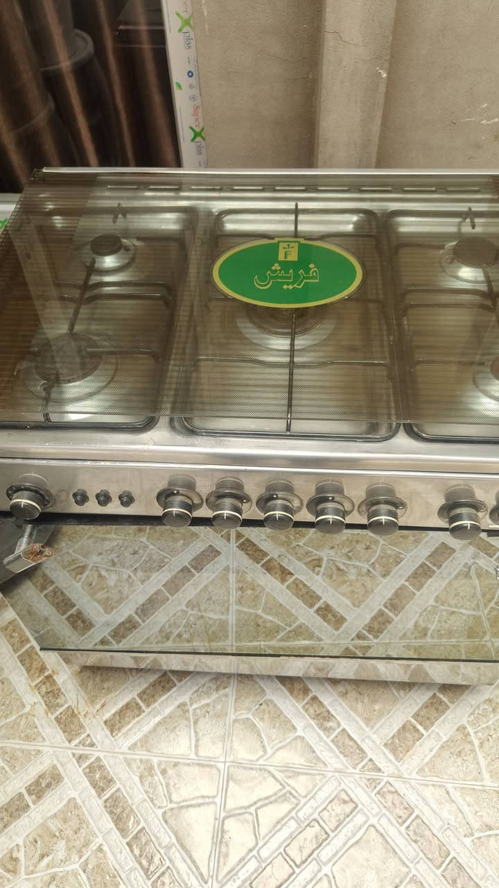 طباخ افرش المصري كلو شغال الفرن فوك وجوا شغال
بس الباب ينراد تصليح 

السعر 160 وبي مجال 

***********
