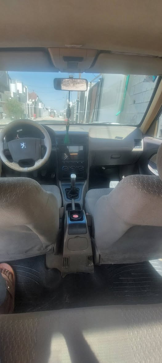 سلام عليكم بيجو405للبيع مديل 16سياره جاهزه وجديده تحويل ثاني يوم سنويه 30مكان سياره  
بصره ابوالخصيب رقم الهاتف ***********
