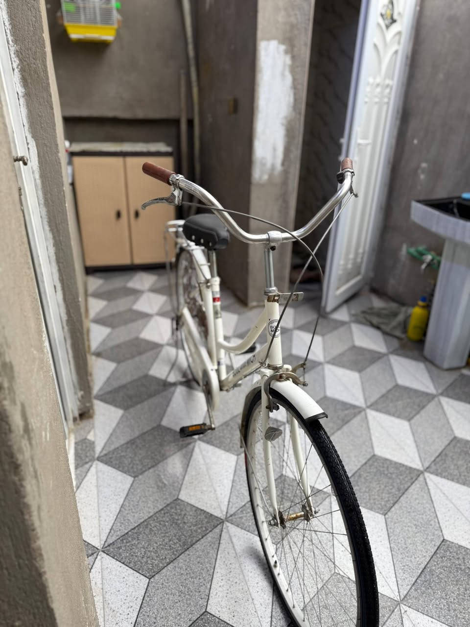 السلام عليكم بايسكل بناتي حجم26  موديل 2020 جديد حيل مابي كل نقص نظافته90% تايرات وجوابه وكشن كله جديد سعره 85 بي مجال مكاني بغداد الدوره ابودشير ***********
