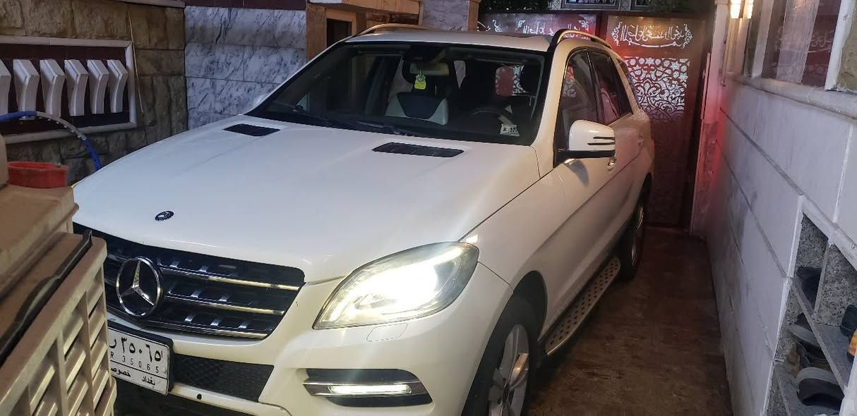 سلام عليكم
مارسدس ML350 موديل 2013 فورماتيك وارد كندي حادث نسبة غرق يعني بدون ضربة بس بيها ضربات
 خفيفة بالعراق ماشية 98000 كم  وليس ميل قابل للزيادة السيارة گير محرك مكفولة سويچ وبصمة تشغيل اربع أبواب بصمة صندوق كهرباء وبيها مواصفات هواية الضربات موضحة بالصور ولمعلومات أكثر اتصال *********** 
السعر 15000 $ يعني شده ونص غير متواجد على الفيس.
