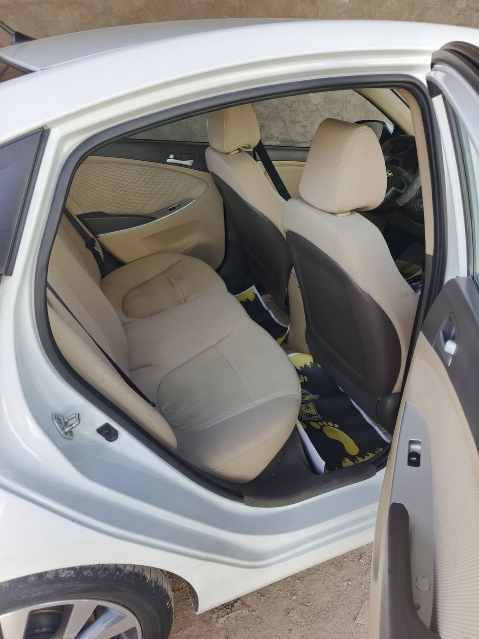 السلام عليكم اكسنت خليجي مديل ٢٠١٥ ماشيه ٥٨٠٠٠ سياره نظيفه جدا مال بيت السعر ١١٦$  رقم الهاتف ***********
