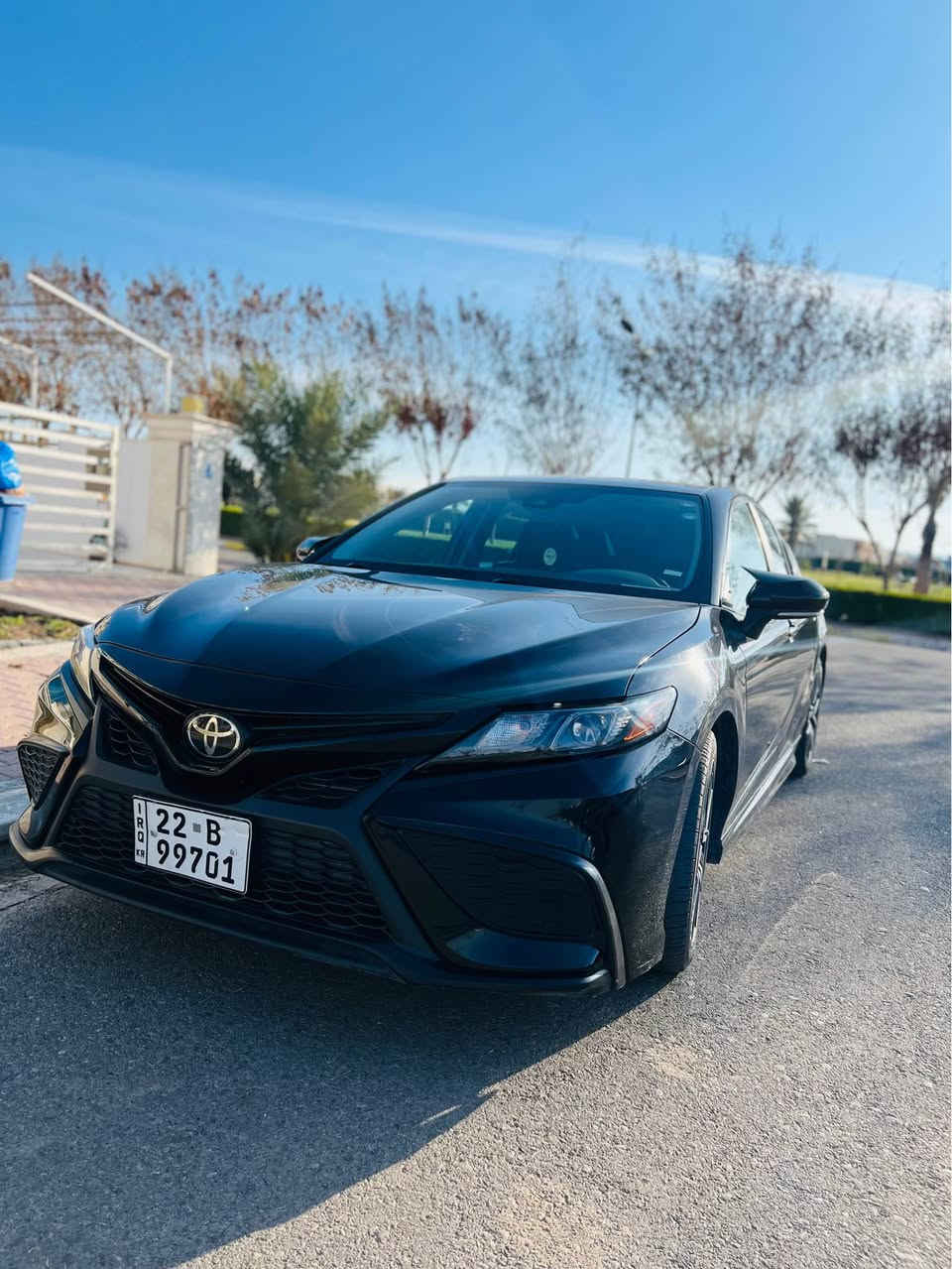 كامري ٢٠٢٢se
پشت و پێش کەپس 
كوشن جلد و كوشن كاره باي
شاشه و كاميراو رادارو
زور مواسه فاتي تر 
وێنەی حادیسەکم دانایە 
هیچ پارچەیەکی سبوخ نیە 
دەرکەی سەکن بیلاد گۆرایە و ناودەرکەی سەکن کەمەک گرتیت و پەرەشوتی دینگەی سەکن تەقیەوە سیستەم داندرایتەوە 
یەک بیست کەمتر دەرکەی پشت سەکن پەمپە 
دەرکەی پشت سایق٢ شوقتی زۆر بچوکی پێوەیە 

گيرو مه كينه به شه رت
٧٣ميل روشتوه
به ناوي خۆمە و سەنەوەی و هەزەی نوێیە 
$٢١٠وەرەقەو  کەمێک محامەله
*********** وەتسئەپ أربيل, العراق
