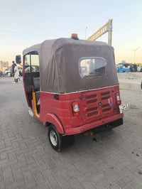 تكتك باجاج مديل 18 رغم وسنويه مصبوق عام والمحرك مشروك سعره 5300 وبي مج...