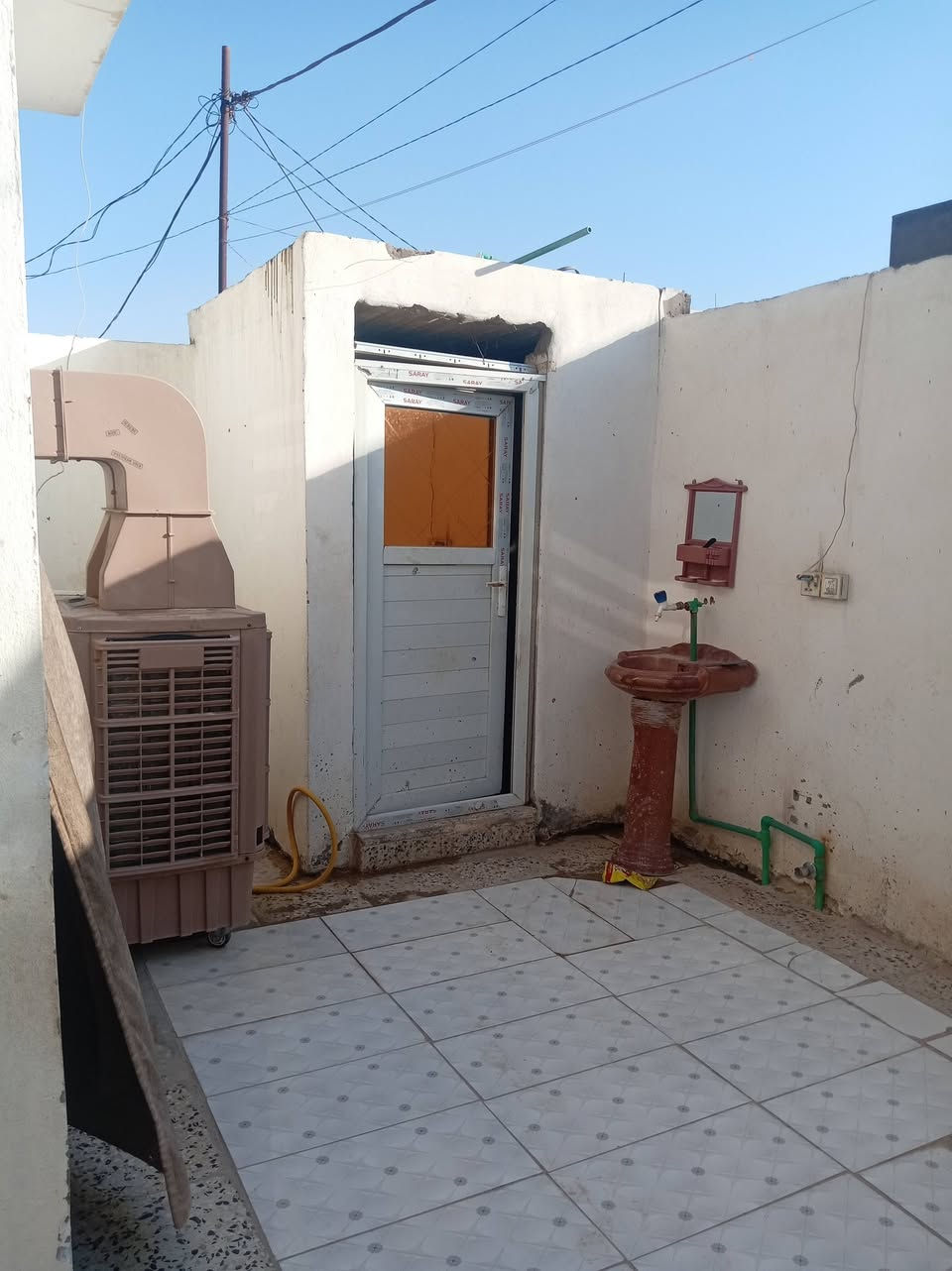 الدار للبيع: مساحه 200متر بناء 120 متر بيع مع العرصه
الموقع: براكيه شارع المعمل الأسمنت  قرب جامع الخزاعل 

(غرفه. صاله. مطبخ. استقبال. منور. صحيات داخليه وصحيات خارجيه) 

السعر 45

الرقم ***********
