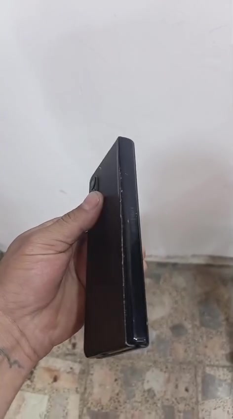 سلام عليكم زت فولد 3 ذاكره 512 شاشه خارجيه شغاله مابيه شي شاشه داخليه شغاله مرات يفصل بس طفيه شغله يرجع طبيعي ضهر مكسور نظافه جهاز ٧٠ من ١٠٠ مكاني الدوره رقم هاتف *********** فقط مراوس
