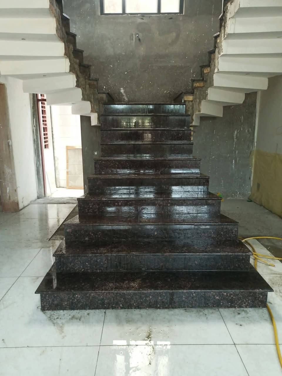 عملنا الحمد لله العمل درجة اولى ضمان.
كافة انواع السيراميك والبورسلين والمرمر الارضي والجداري 
للاستفسار الاتصال 
*********** واتساب
