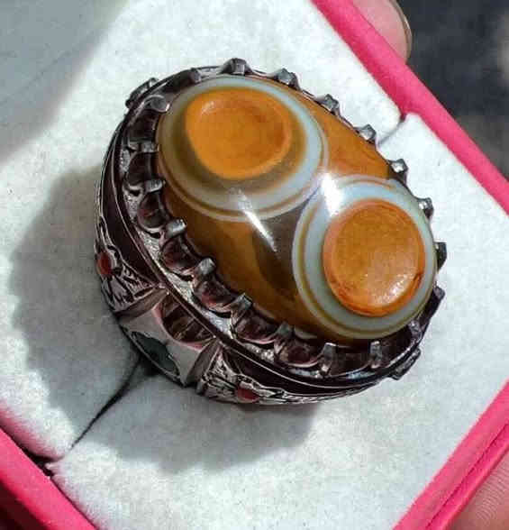 المميزون في نشرنا الباقون على عهدنا بأن ننشر لكم النوادر من الأحجار النفيسه التي يبحث الهوات عنها نقدم لكم جوهره من الداودي العينتين القديم النادر قطعه متحفيه قديمه ليس لها نظير تمتاز بصياغه الفنان ((نذير ال ياسين)) في غايه الروعه للبيع على الخاص اوالاتصال على الرقم التالي ***********
