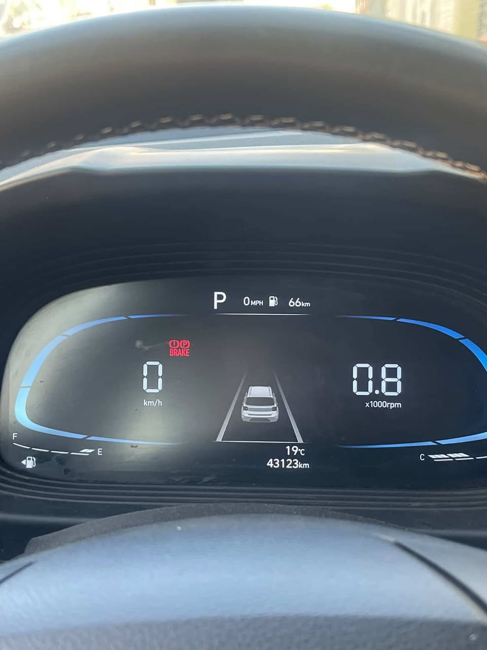 السلام عليكم 

 للبيع  هونداي فينو موديل 23 مرقم ديالى بسمي نكليزي                مواصفات فول عدة الفتحة لون ازرق ❤️
حادثه قبق جنطه ونص الجامرلغ الباقي كله شركه 
☑️محرك دوش ماشيه  ٤٠ الف كيلو
☑️بصمة تشغيل+أبواب لد نهاري امامي+لد خلفي    
☑️شاشة  كبيرة تدعم كار بلي +gps
☑️كاميرا دواره
☑️3 انضمة قيادة
☑️نقاط عمياء بالمرايه 
☑️تبريد شاشة + شاحنة والير ليس. 
🦼كشن تطريز جلد بلاد الدشبول مطعم ابيض 
☑️رادار خلفي
☑️فول تحكم استيرن
☑️تحديد مسار تنبهك عند الخروج عن المسار توقف ذاتي
☑️حساس تايرات
 ☑️ويل كب 
☑️شاشه لتحديد العطلات
***********
السعر 145 بيها مجال بسيط
