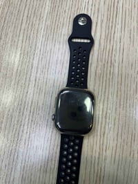 Apple Watch Series 11 حجم 46 ، مستخدم قليل جدا، شخط واحد ما بيها ، غرا...