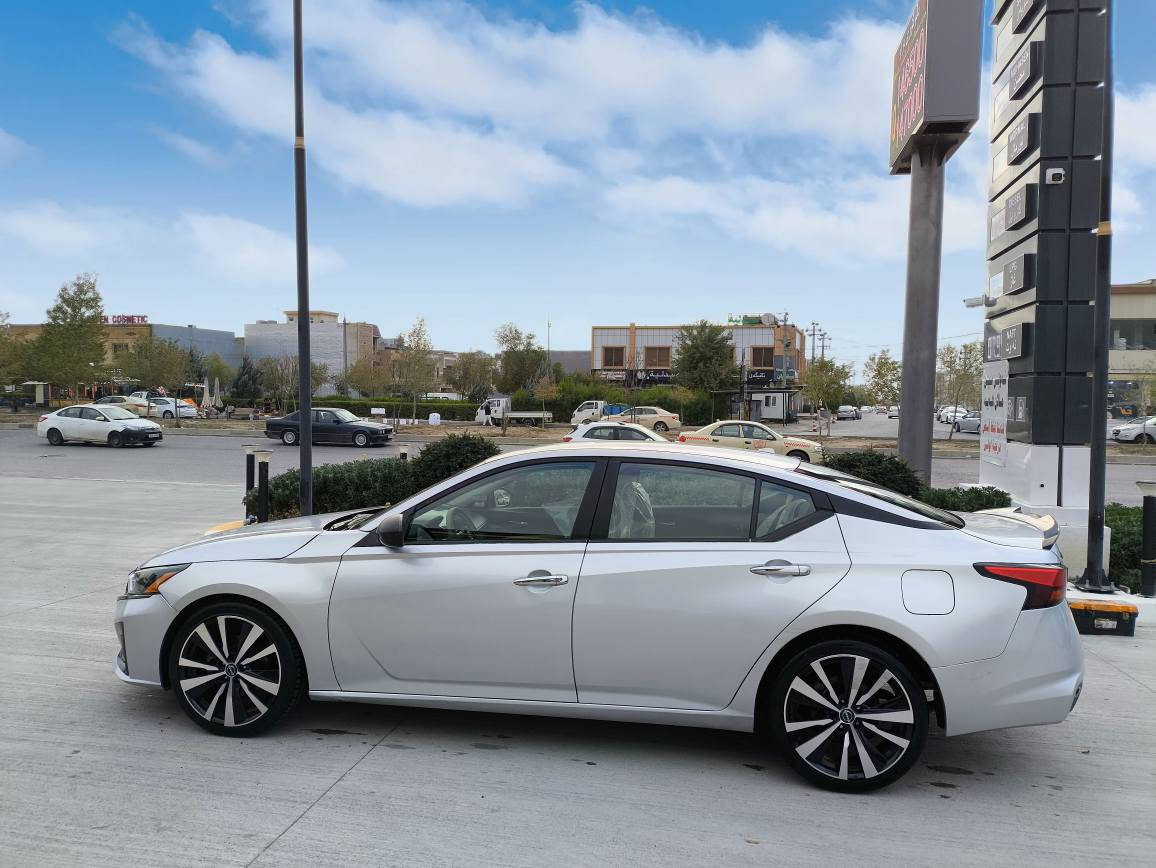 2019 نیسان ئالتیما  مواسەفات S بەس کرایتە  SR 
گێر و مەکینە و تەبرید هەمووی بێکێشەیە بەشەرتە 
تەحویل و غەرامە بەشەرت 107 هەزار کم رۆیشتیە ئێرباگ سیستەمە  4 پارچەی بۆیاغە بۆنید و دەرگای سایەق و دوای سایەق لەگەڵ چاملغی دوای سایەق  پێش و پشتی کەپسە نرخ  125 و مەعامەلە 
 وەتسئاپ و ڤایبەریش هەیە ***********
*********** أربيل, العراق
