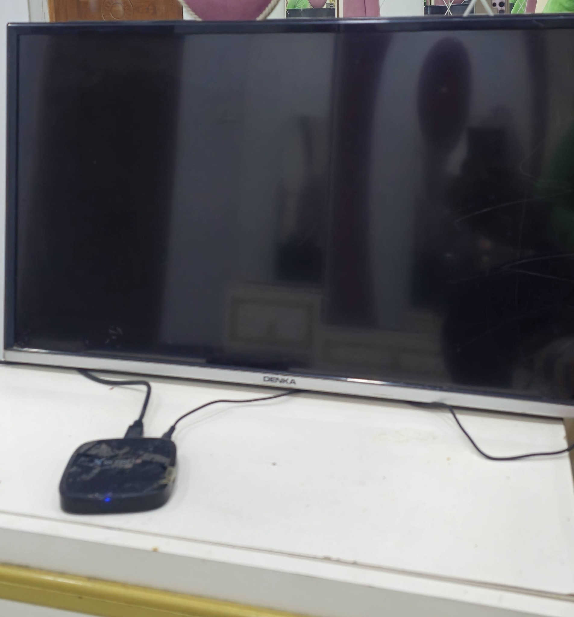 بلازمة حجم 32  نوع LG   جيل اول دقة 4k بدون نت  شغالة 100%  السعرة 75 الف عنواني بغداد _ مدينة الصدر ( حي السفير ) 
رقم الهاتف : ***********
