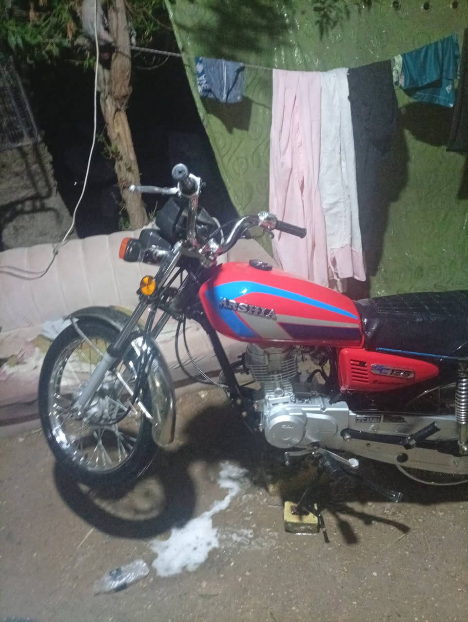 سلام عليكم انتيكا للبيع ارشا موديل 25بل جيس سبانه ماممدود عليه سكنر الدراجه مال شغل س
550وبيه مجال بسيط للشراي***********
