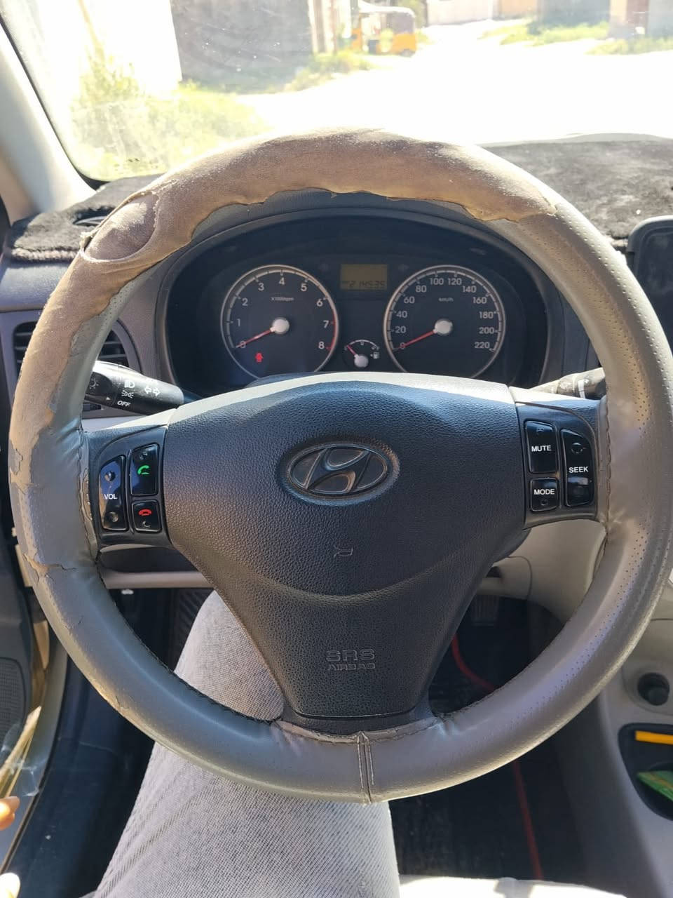 للبيع سيارة اكسنت شكل رياضي موديل 2010
💠الاسم : Hyundai Accent New
💠الموديل: 2010  /  أستيراد: خليجي 
💠حجم المحرك: 1600 دوش 
💠رقم انبار دولي جديد 
✅سنوية لسنة 27 باسمي تحويل مباشر ثاني يوم 
✅سيارة جاهزة من كل نواحي فضل الله
تبريد ثلج 🥶🥶
تحكمات بالستيرن 
حاكية
بلوتوث
نظام eco اقتصادي
تخم تايرات جديدة 
ترايك من البصرة للفاو 

♦️ملاحضة: بيها ضربة بالجاملغ الخلفية بسيط ما مصلح 

💲السعر : 85وبيها مجال)
🗺️المكان : متواجدة في بغداد ( المحمودية)
☎️الاتصال او الاستفسار 
***********
