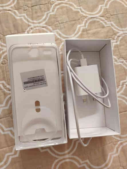 السلام عليكم، يوجد موبايل هونر X9d للبيع، اللون ابيض، مستخدم لمدة شهر فقط، نظافته 100٪، ملحقاته كاملة، السعر 320000 دينار. للاتصال: ***********
