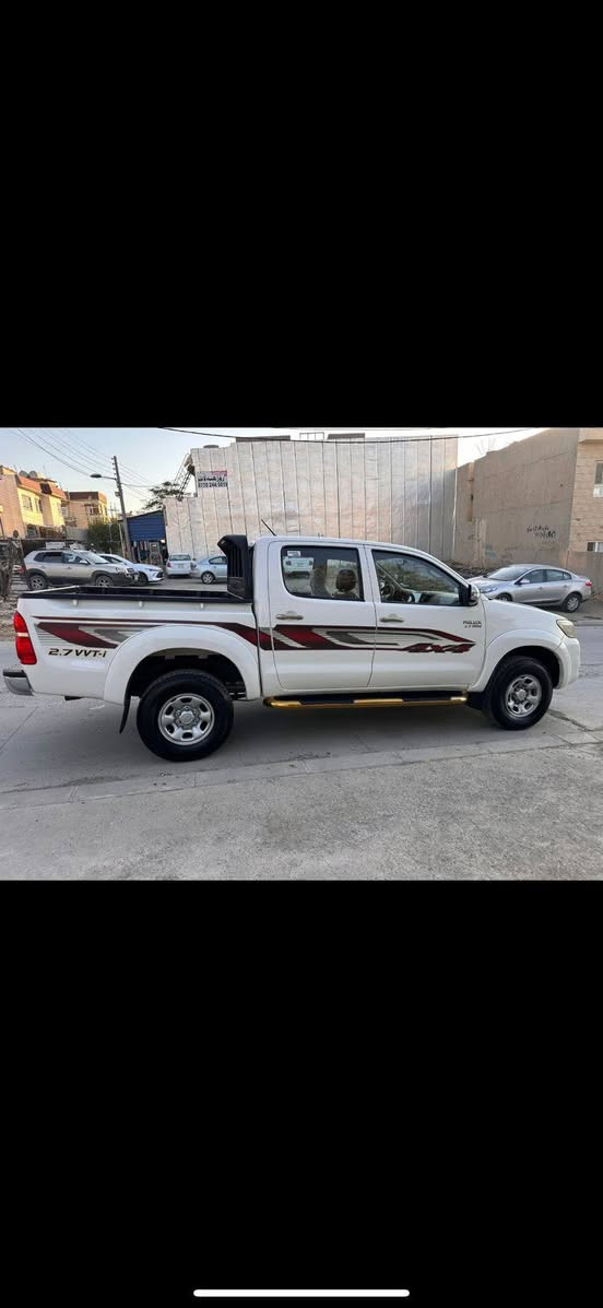 هايلوكس فور ويل رقم انكليزي وبسمي السياره كفاله فقط المكينه اني بدلت واشر قبغ ولفات  السياره جديده ادامه كامله تخم تاير نوزلات بلكات متحط ربع عليه ماشيه 165 الف سعره 220 وبيه مجال وهذا رقمي ***********
