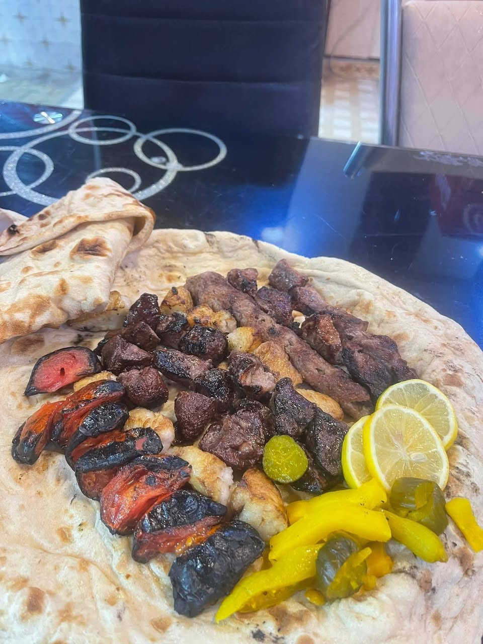 السلام عليكم ورحمة الله وبركاته مطعم                       ومشويات المضيف يرحب بكم
‏1_كيلو كباب دجاج 16شيش مع الخبز والمقبلات 10,000دينار 

2_كيلو كباب لحم  16شيش  مع الخبز والمقبلات 22,000

3_دجاج محشي مع التمن ومرق وخبز والمقبلات 10,000دينار 🐔

4_نفر كباب لحم طلي درجة أولى كامل مع المقبلات 8,000

5_نفر تكة لحم حبل ضهر مع الخبز والمقبلات 8,000دينار 

6-نفر معلاق درجة أولى مع الخبز والمقبلات 8,000دينار🍖

7_لفات شاورما صدر دجاج سعر اللفة 1,000دينار فقط 🌯

 8_لفات برگر لحم حولي درجة أولى سعر اللفة 1,500دينار 🍔

9_گص لحم عراقي سعر اللفة 1,500دينار 🍔

خدمة التوصيل ***********
ملاحظة،، التوصيل داخل وخارج ناحية القيارة 

المطعم مفتوح 24ساعةً

