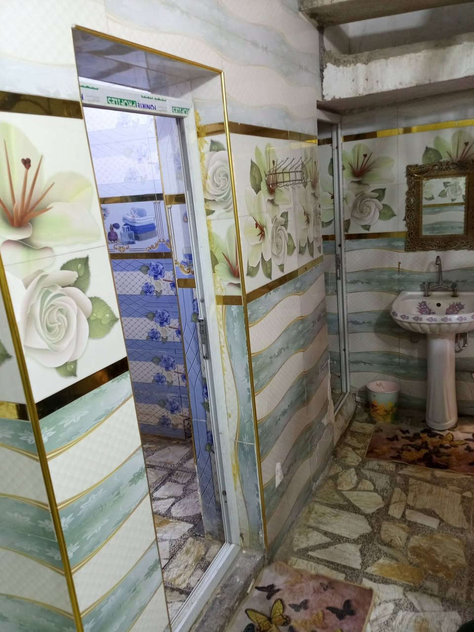 السلام عليكم بيت 200متر للبيع شارع الشريفي منطقة الخمسة الاف  يحتوي البيت علة صالة كبيرة في الطابق الاول وغرفة نوم واستقبال ومطبخ وصحيات خارجية وداخلية
الطابق الثاني 3غرف وصالة كبيرة 
للبيع كما موظح امامكم 
***********
