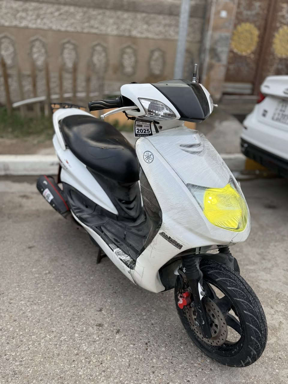 السلامُ عليكم
سكنس نثيه للبيع دراجه حلوه كلش نضيفه مكينتها حلوه كابريتر بلادي دراجه مملعوب بيها على وضع الرنبه كهربائياتها كلها شغاله شلعه معدل كلشي بيها مرتب لايت زنون لونين ابيض واصفر ابيع هيه وغراضها ( جادر + بم تاير + جفوف وقفل )  كفرها  الامامي بي فطرو والجاملع مكسور . الدراجه موجود منفسيها ومكاتبه 
سعرها 580 وبيها مجال 
عنواني بغداد الحريه او ساعة عدن 
رقم الهاتف : ***********
