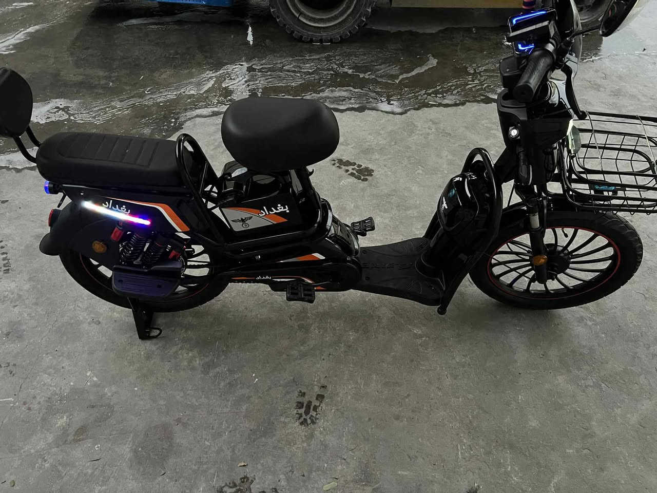 دراجة شحن خمس بطاريات مستخدمة 20 يوم فقط جديدة سعر 375 مكاني ابو غريب ***********
