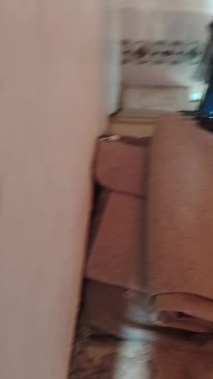 سلام عليكم بيت رهن 20 مليون في الحر بدايت كابينات يم أسواق ابو سيف لاستفسار ***********
