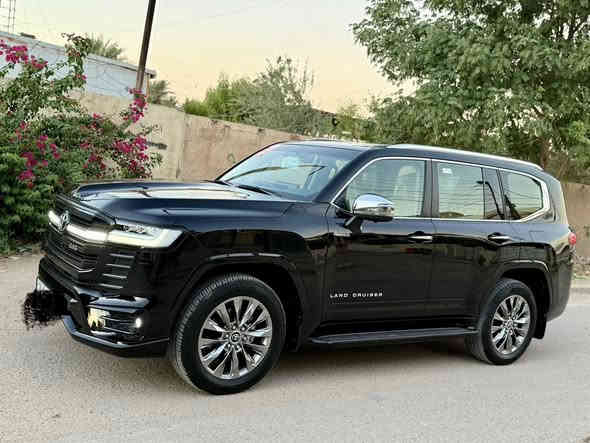 لاندكروزر XV لمتد بلاك . لايت عدسه متحركه 3 شاشات الكشنات الخلفيه كهربائي كشن السايق خزن ذاكرة 4 كامرات سياره فول مواصفات معروفه ل VX تجي فول . مكفوله من الصبغ اي استفسار *********** @
