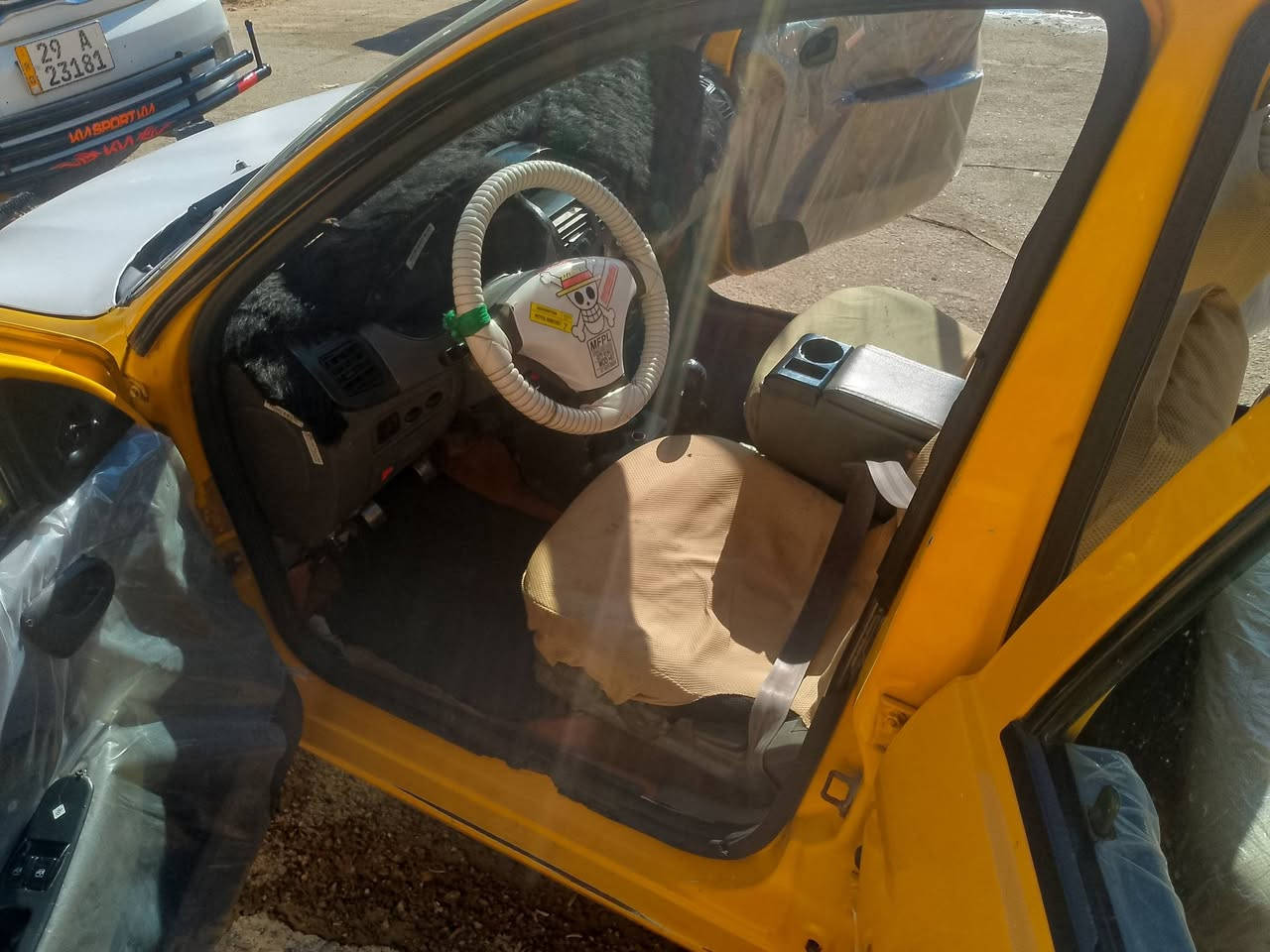 السلام عليكم طيبة ٢٠١٥
كفاله كير مكينة شواصي صبغ بارد كلهن مكفولات ما عده جاملغ امامي جهة السايق مبدل والضربة ما واصله للغد تبريد ويه السويج بيها بس الدوس شوي بيها خياسات مثل ما موضح بالصور سيارة خير من الله رقم انكليزي سنويه ٢٠٢٦ مداور ثاني يوم بسمي السيارة مكاني بغداد زعفرانية
***********

السعر ٣٧ وبيها مجال
