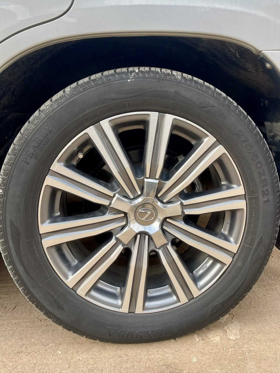 ويل كب لكزس للبيع 
ويل كب لكزس اصلي للبيع
نظافة98‎%‎ مع تخم تاير  يرهم على جميع الموديلات  
سعر 7 ورقات وبي مجال
عنوان : البصرة
رقم الهاتف : ***********
