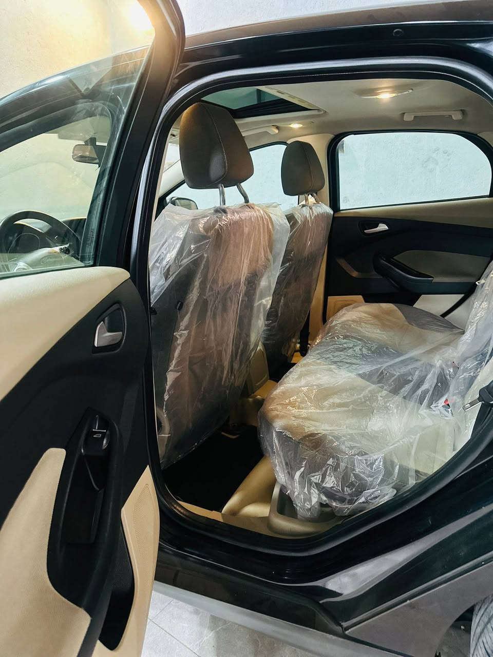 فورد فوكس هاش باك 2014
شركه مكفوله 
رقم بغداد
ماشيه 77
فتحه 
تحكم ستيرن 
شاشة اعطال 
السياره فول 
حساسات 
***********
