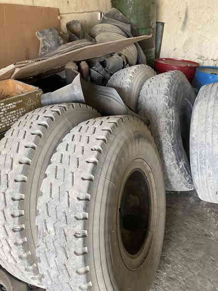 ياالله سلام عليكم عندي زوجين تايرات ٢٠/١٢٠٠نضافتهن فوك النص هنة ويلاتهن مكانهن جسر ديالى الجديد كراج الياسري رايدهن ب٦٥٠الف ***********
