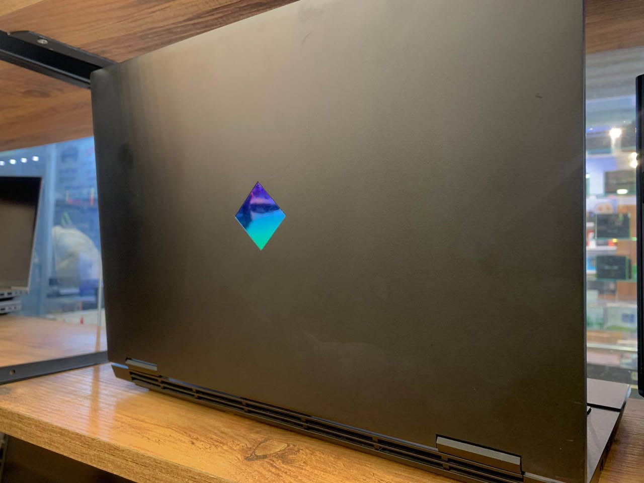 🔥 عرض مميز لعشاق الألعاب والأداء القوي 🔥  

💻 Model: HP OMEN  

⚙️ المعالج (CPU): Intel Core i7-10870H  
🧠 الرام (RAM): 16GB DDR4  
💾 التخزين (Storage): 512GB SSD NVMe  
🎮 كرت الشاشة (GPU): GTX 1650 Ti  
🎮 حجم كرت الشاشة: 4GB GDDR6  
⚡ استهلاك الطاقة: تقريباً 50-60W  
🖥 الشاشة: 144Hz – سلاسة عالية بالألعاب  

✨ مميزاته:  
✅ أداء قوي للألعاب والبرامج الثقيلة  
✅ شاشة 144Hz تعطي تجربة لعب ناعمة وسريعة  
✅ تخزين NVMe سريع للإقلاع وتشغيل البرامج  
✅ مناسب للألعاب، التصميم، والمونتاج  

💰 السعر: 537$ فقط  

🚚 متوفر توصيل لجميع المناطق  
📩 للحجز أو الاستفسار راسلنا خاص أربيل, العراق


**إذا كنت صاحب هذا الإعلان وتريد حذفه لأي سبب، رجاءا أرسل رسالة إلى الدعم الفني**