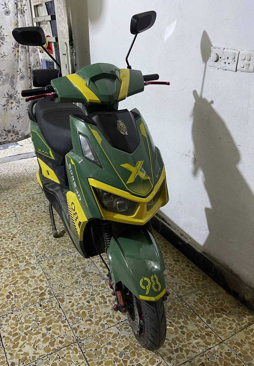 سكنس 2025 / 6 بطاريه
تمشيك مسافات طويله عن تجربه الدراجه بطله 
استخدامي الها بيتي يعني الدراجه نضيفه جدا نظافه 90% 
مكاني بغداد حي العدل ***********
