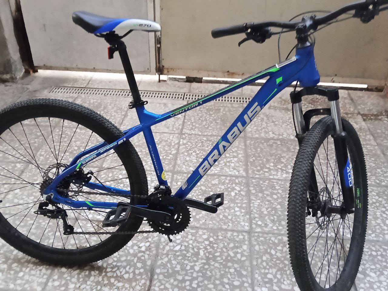 🚲 بايسكل BRABUS للبيع 🚲
🔹 الماركة: BRABUS
🔹 الصناعة: تشيلي
🔹 الفريم: ألمنيوم (خفيف وقوي)
🔹 يتحمل وزن لحد 140 كغم
🔹 المكينة: Shimano
🔹 البريكات: Shimano
🔹 نظام المكينة: 3×7
🔹 الإطارات: Tubeless (جوبلس)
📌 ملاحظة:
العكرب مبدّل وغير نوعية (الباقي أصلي ونظيف)
🛒 البايسكل مشتَرى من معرض تيزاب
⏱️ استخدام قليل وحالته ممتازة
💰 السعر: 190 وبي مجال
📍 المكان: حي الجهاد – الشيشان
📱 واتساب: ***********
