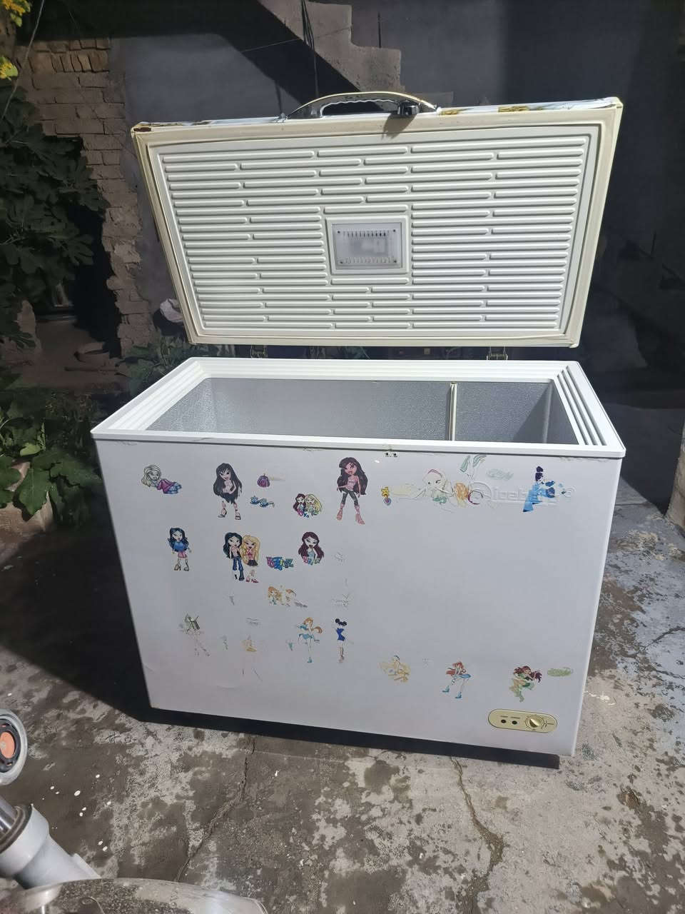 مجمده شغاله ما داخله تصليح أبدا نضيفه حيل السعر 150 قفل سعرها مناسب لحد يخابر ويعامل رجاً سعر اتصل على الرقم ***********
