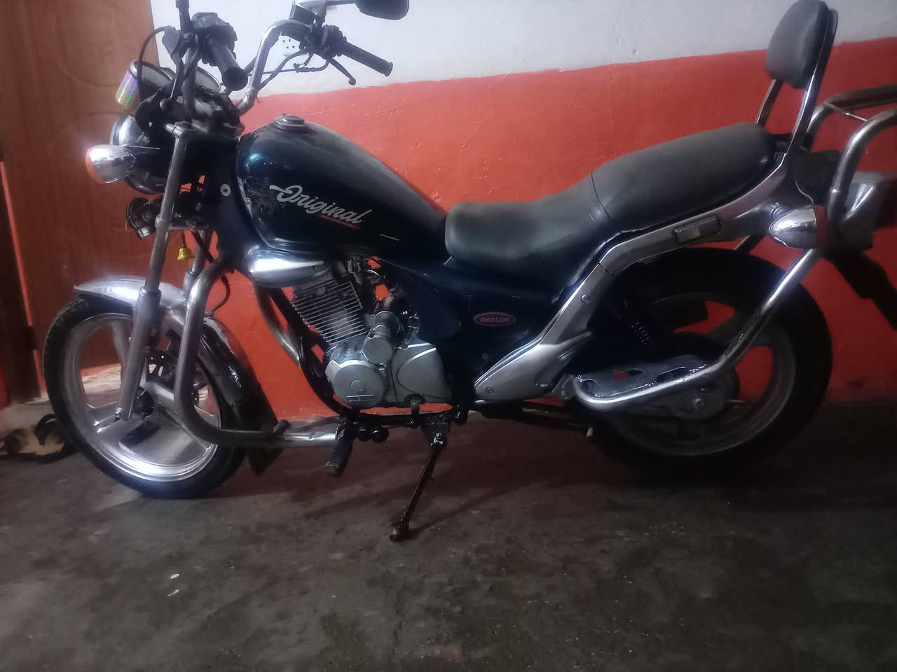 سلام عليكم دايلم للبيع السعر ٥٠٠ رقم الهاتف ***********
