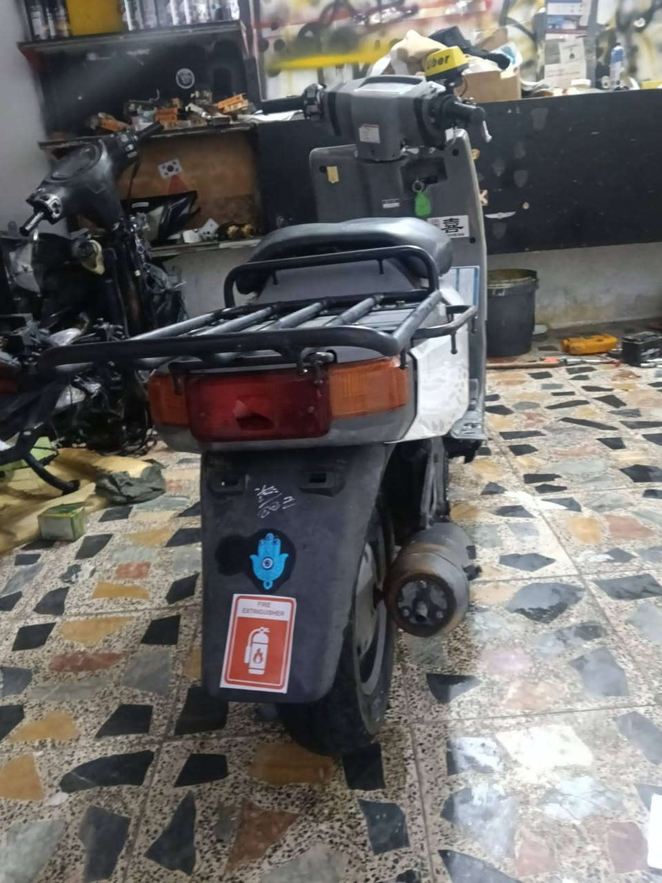 السلام عليكم دراجه بيكم نقصها بس كابريتر مالتها تعبان دراجه حلوه نظيفه 250 اشوف لك مكينه واكف لك دوله وعشائر عنوان بغداد مدينه الصدر شارع الفلاح قطاع 43 المراسله فقط عله واساب***********
