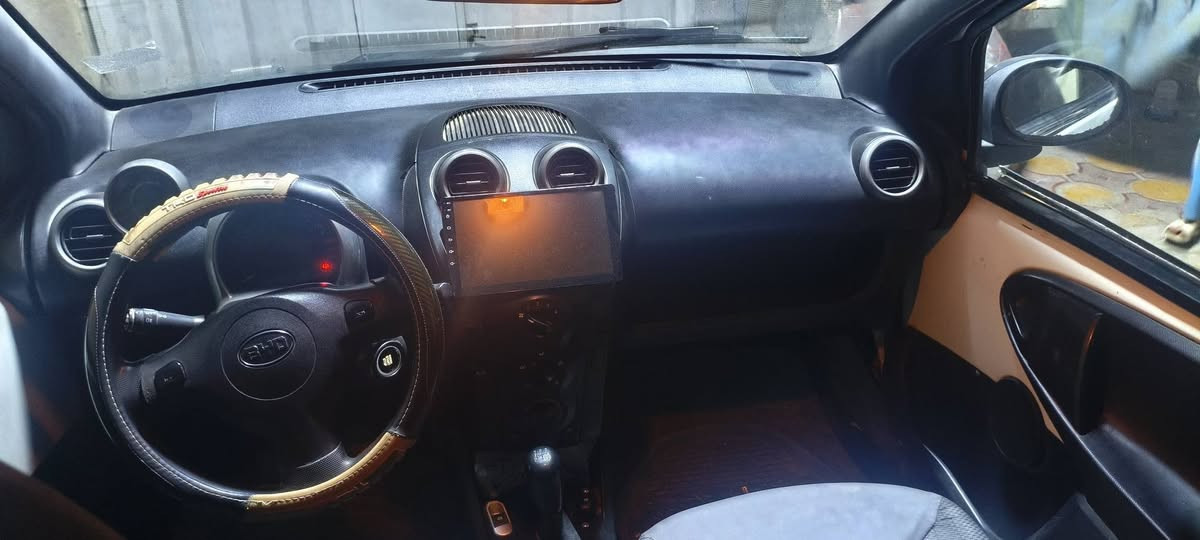 السلام عليكم 
سياره pyd 
موديل 2013 
رقم كربلاء
 سياره جديده مال بيت  كل نقص مابيه بصمه 
بيع او مراوس حسب القناعه 
للستفسار اتصل ***********
