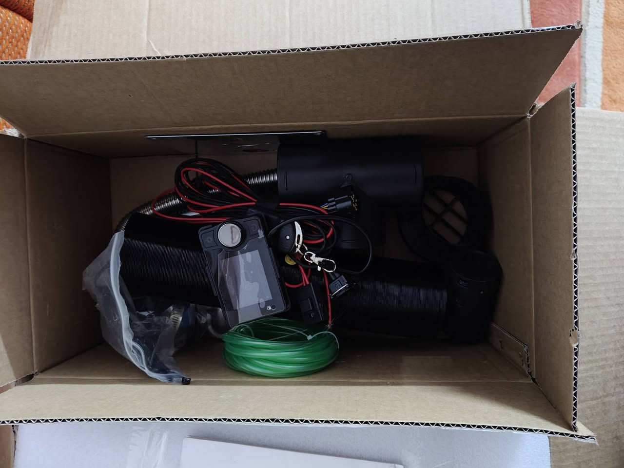 صوفاج كامل هوا وملحقاته جيب وشد  جوكر الكل السيارات ونضام حديث تحكم عن بعد يشتغل نضام 12 و24 فولت 
الموصل *********** السعر  225
